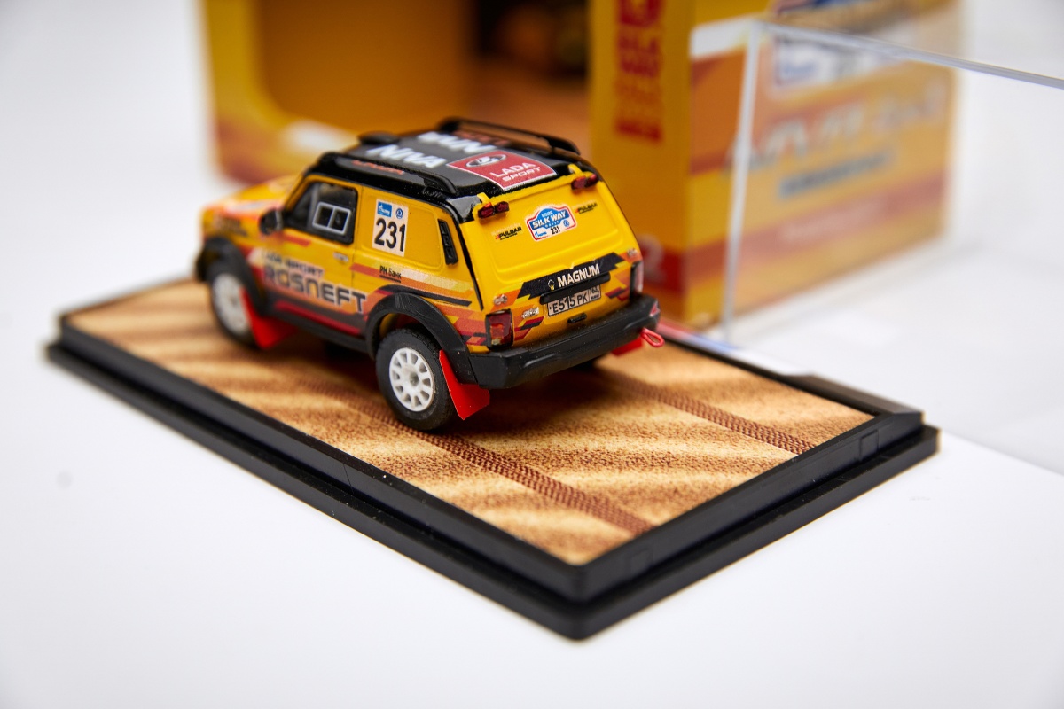 Модель масштабная Niva Silk Way 1:43 коллекционная