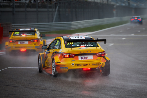 Команда LADA Sport ROSNEFT провела дебютный этап в Кубке мира по кузовным гонкам WTCR.
