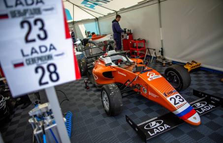 LADA представляет команду и пилотов в Формуле-4