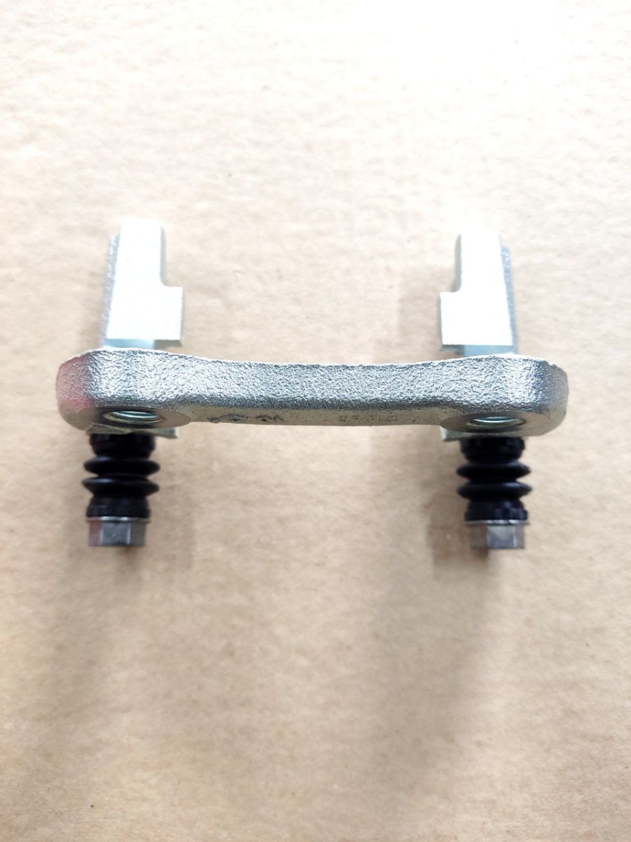 Скоба суппорта тормозного заднего левая BDA997 NFR