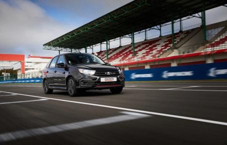 Объявлен старт продаж новой версии LADA Granta Sport.