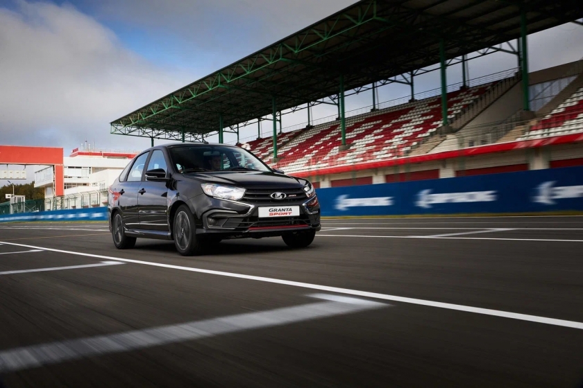 Объявлен старт продаж новой версии LADA Granta Sport.